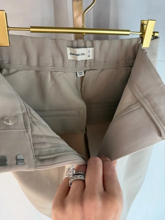Abercrombie Curve Love A&F Sloane High Rise Tailored Shorts 4.5in - 2  26  Taupe - Picture 14 of 16